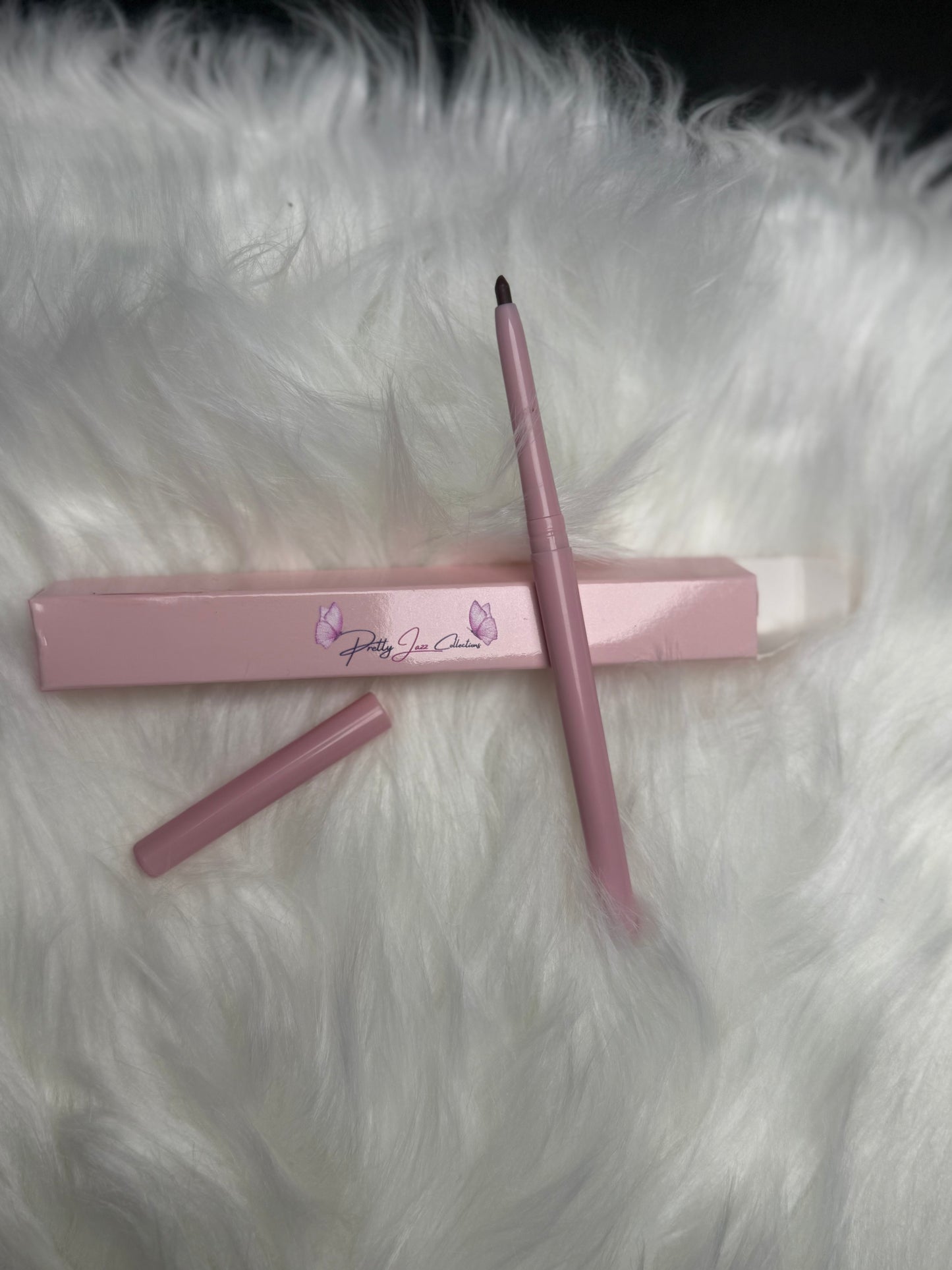 Retractable lip liner