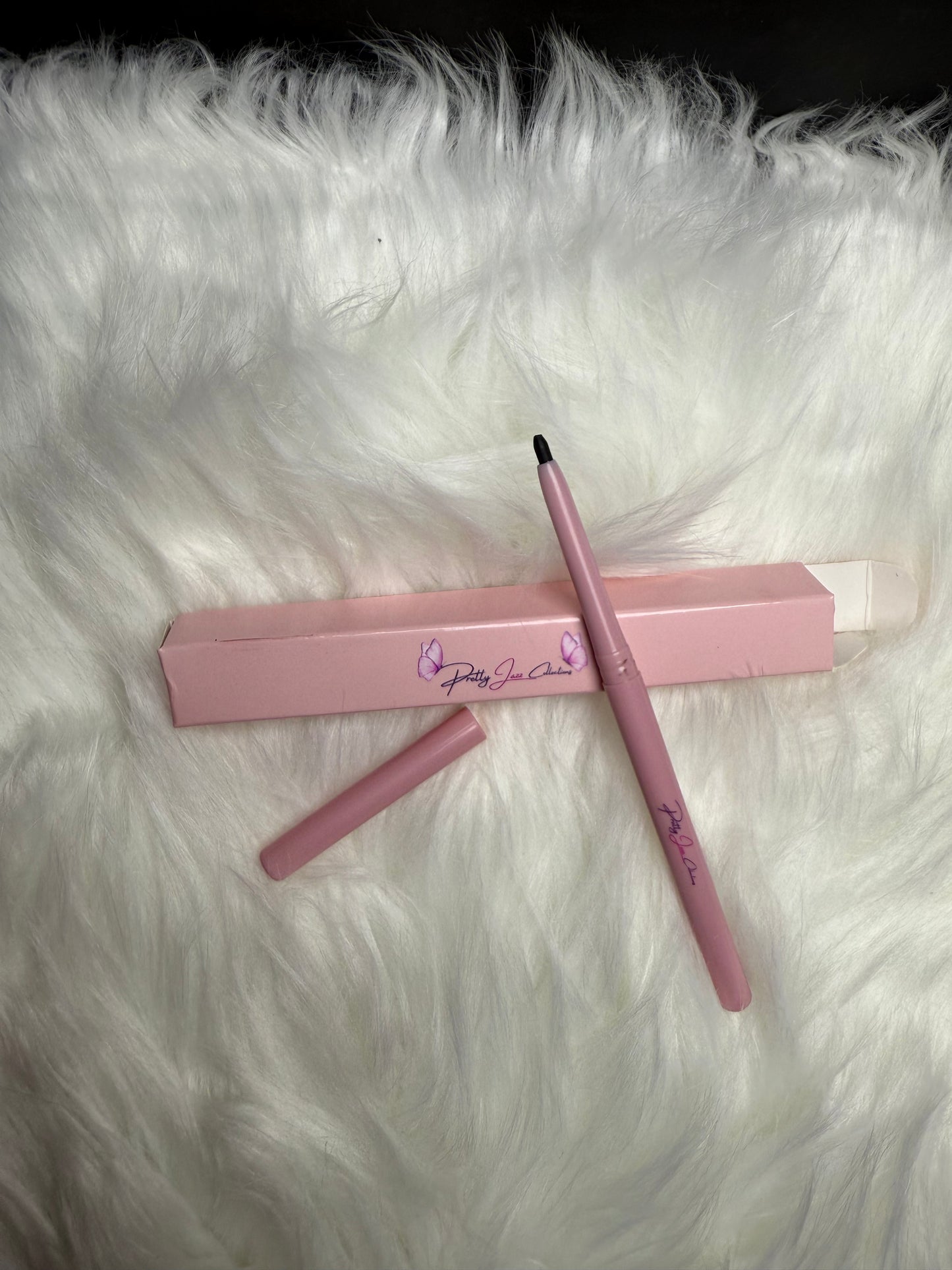 Retractable lip liner